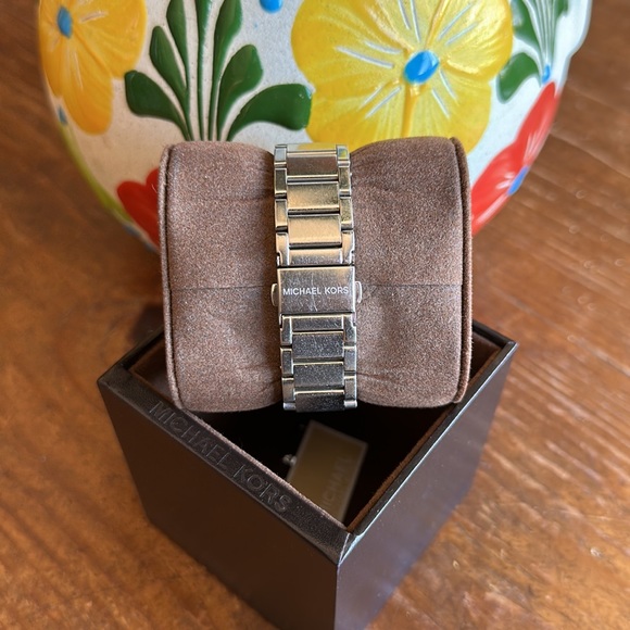 Michael Kors Silver-Tone Glitz Parker Watch - Picture 8 of 16